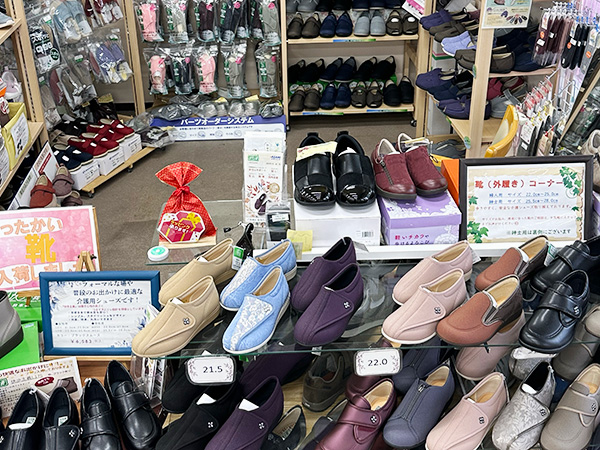 鶴岡店内観